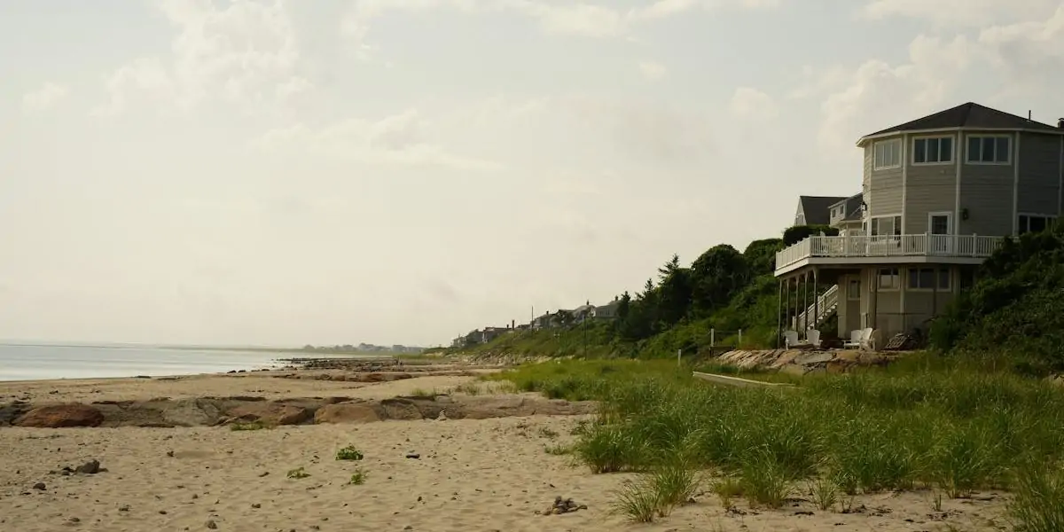 découvrez comment éviter les arnaques liées aux locations de vacances. apprenez à reconnaître les signes d'une escroquerie et à sécuriser vos réservations pour profiter de vos séjours en toute sérénité.
