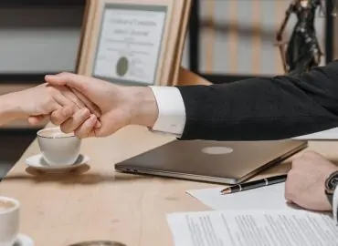 découvrez les services d'un avocat spécialisé en droit bancaire, offrant des conseils juridiques éclairés pour les affaires liées aux institutions financières, aux prêts, aux litiges bancaires et à la conformité réglementaire.