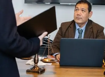 découvrez les enjeux et les implications juridiques liés à l'utilisation d'internet avec notre guide complet sur le droit d'internet. apprenez à protéger vos droits en ligne, à comprendre la réglementation sur la propriété intellectuelle et à naviguer dans les défis légaux de l'ère numérique.