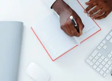 découvrez les services d'un avocat d'affaires pour vous accompagner dans la gestion juridique de votre entreprise, la rédaction de contrats, et la protection de vos intérêts. bénéficiez de conseils professionnels pour naviguer dans le monde des affaires en toute sérénité.