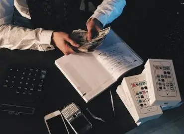 découvrez les enjeux du blanchiment d'argent, ses mécanismes, ses impacts sur l'économie et les mesures mises en place pour lutter contre ce fléau. informez-vous sur les lois et régulations qui encadrent cette pratique illégale et apprenez à reconnaître les signes du blanchiment.