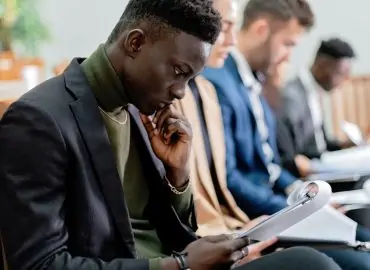 découvrez tout ce qu'il faut savoir sur les frais notariaux : explications des tarifs, facteurs influençant les coûts, et conseils pour estimer vos dépenses notariales. informez-vous sur les prestations des notaires et comment optimiser votre budget.