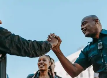 découvrez les avantages et les enjeux du partenariat civil en france. explorez les modalités, les droits et les responsabilités qui accompagnent cette union légalement reconnue, idéale pour les couples souhaitant formaliser leur engagement sans se marier.