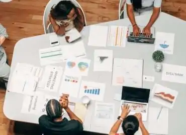 découvrez le concept de la co-propriété : partage des biens immobiliers, gestion collective et avantages fiscaux. apprenez comment maximiser votre investissement et vivre en harmonie avec vos co-propriétaires.