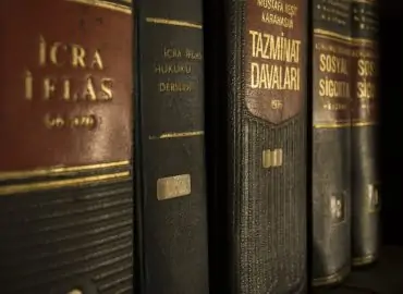découvrez le monde fascinant du droit, ses règles, ses principes et son histoire. explorez comment la loi façonne notre société, protège nos droits et régule les comportements. informez-vous sur les différentes branches du droit et leur impact sur notre vie quotidienne.