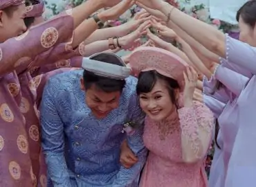 découvrez l'univers du mariage : conseils, inspirations, tendances et astuces pour organiser la célébration de vos rêves. du choix de la robe aux idées de décoration, trouvez tout ce qu'il vous faut pour un jour inoubliable.