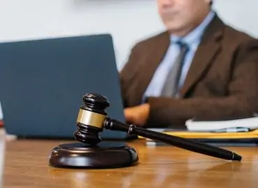 découvrez les aspects essentiels du droit des affaires, y compris les contrats, la responsabilité commerciale et la réglementation. informez-vous sur vos droits et obligations pour naviguer efficacement dans le monde des affaires.