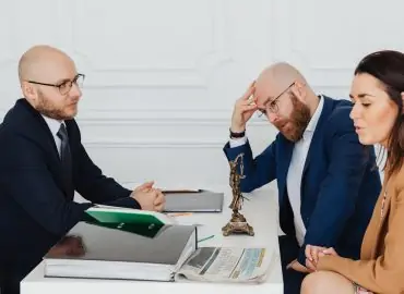 découvrez tout ce que vous devez savoir sur les honoraires des avocats en divorce. obtenez des conseils pratiques pour estimer les coûts, comprendre les différentes tarifications, et planifier votre budget pour une séparation réussie.