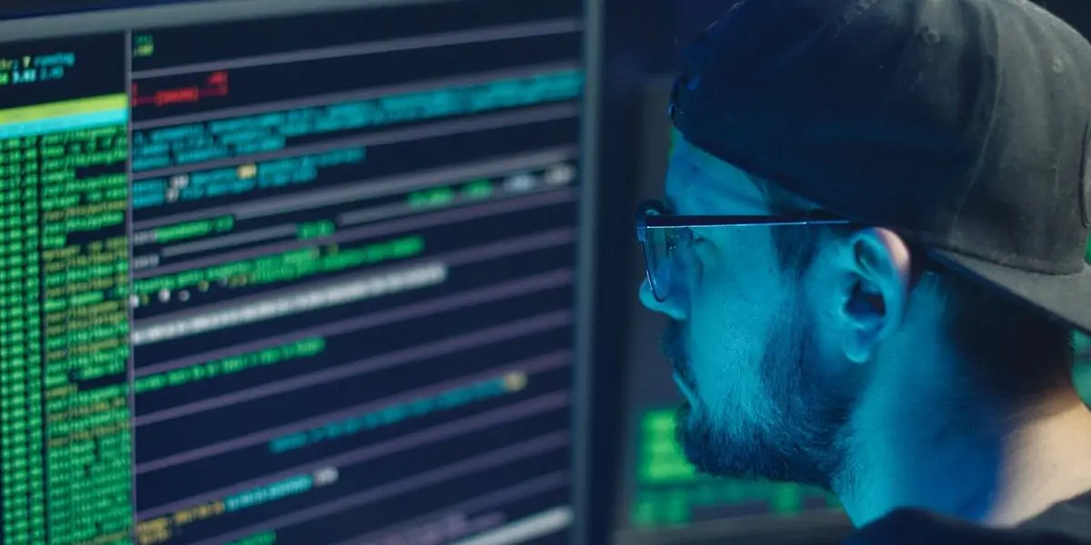 découvrez les arnaques internet les plus courantes et apprenez à vous protéger contre les fraudes en ligne. restez vigilant face aux escroqueries qui menacent la sécurité de vos informations personnelles.