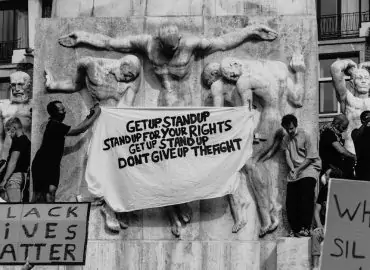 découvrez le droit à l'information, un principe fondamental qui garantit l'accès aux données publiques et favorise la transparence et la responsabilité au sein des gouvernements. informez-vous sur son importance et son impact sur la société.