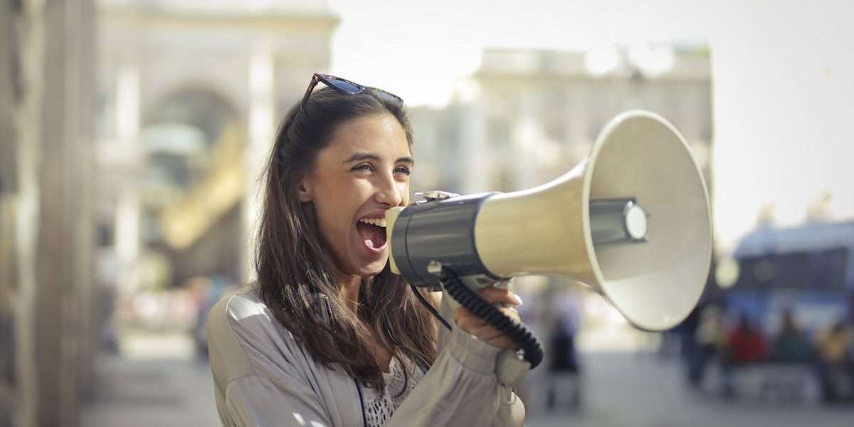 découvrez comment gérer efficacement les nuisances sonores dans votre quartier. apprenez les étapes à suivre pour formuler une plainte et améliorer votre qualité de vie tout en respectant le voisinage.