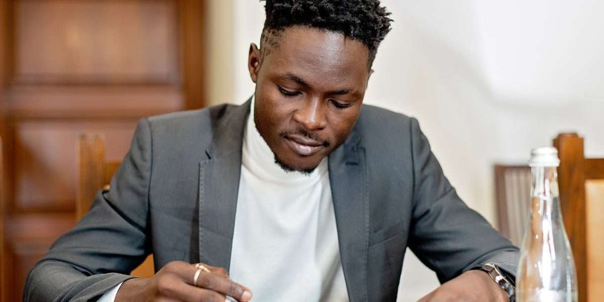 découvrez l'importance et le rôle essentiel d'un notaire dans vos transactions juridiques. que ce soit pour la rédaction de contrats, la gestion des successions ou l'authentification de documents, le notaire est un professionnel de confiance qui vous guide à chaque étape. informez-vous sur ses services et comment il peut vous aider à sécuriser vos projets.