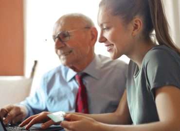 découvrez tout ce qu'il faut savoir sur l'indemnité de licenciement : définition, calcul, droits des employés et conseils pour optimiser votre indemnisation en cas de cessation d'emploi.