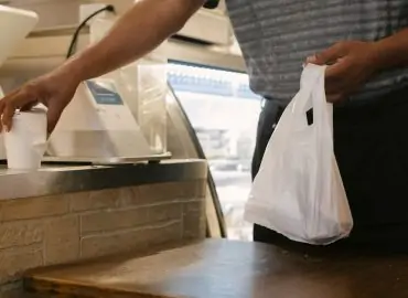 découvrez nos services de vérification et d'encaissement de chèques, offrant rapidité et sécurité. profitez d'une solution pratique pour vos besoins financiers avec des tarifs compétitifs et un service client de qualité.
