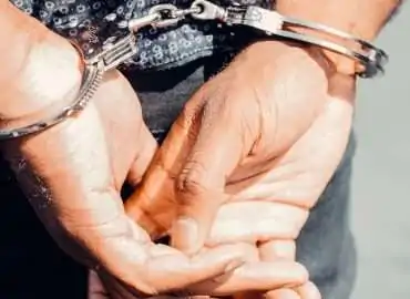 découvrez les conséquences juridiques de télécharger illégalement des fichiers. informez-vous sur les amendes et les peines encourues pour le téléchargement non autorisé en france.