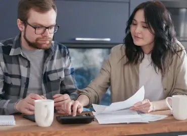 découvrez comment la consolidation de dettes peut vous aider à gérer vos finances en regroupant vos prêts en un seul paiement. simplifiez votre remboursement de dettes et réduisez vos taux d'intérêt pour retrouver la sérénité financière.