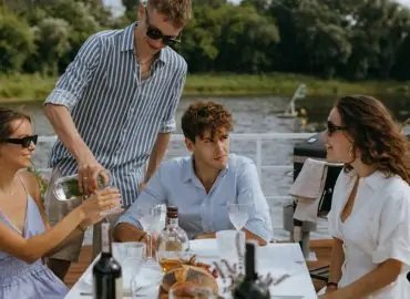 découvrez les essentiels d'un bail commercial : conseils, obligations, et droits pour sécuriser votre activité professionnelle. informez-vous sur les clauses, durée et résiliation pour optimiser votre contrat de location commerciale.