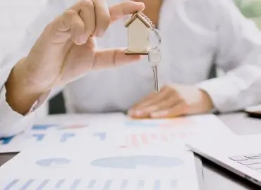 découvrez tout ce qu'il faut savoir sur l'assurance construction : protection des projets, couverture des risques, et choix des meilleures polices pour garantir la sécurité financière de vos chantiers.
