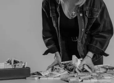 découvrez tout sur le vol : définitions, types, conséquences et moyens de protection. informez-vous sur les mesures à prendre pour éviter le vol et sur les recours possibles en cas de victime.