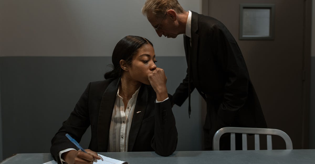découvrez le monde du droit pénal, ses principes fondamentaux, les procédures judiciaires et les droits des accusés. informez-vous sur les implications des crimes, les sanctions associées et le rôle des avocats spécialisés en droit pénal.