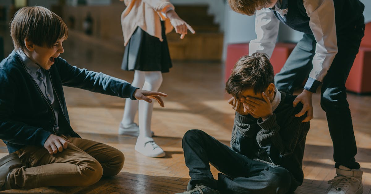 découvrez les enjeux du cyberharcèlement, ses conséquences sur les victimes et les solutions pour lutter contre ce fléau numérique. informez-vous sur les signes de cyberharcèlement et apprenez comment protéger votre bien-être en ligne.
