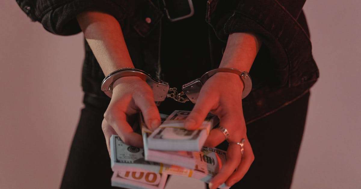 découvrez les différentes formes de fraude, leurs conséquences sur l'économie et la société, ainsi que les moyens de prévention et de détection pour protéger vos actifs.