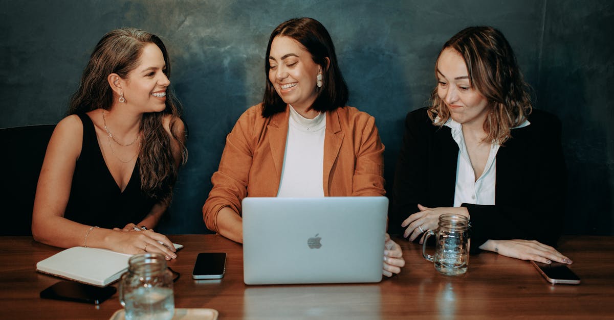 découvrez les clés d'une communication efficace : techniques, conseils et stratégies pour améliorer vos échanges quotidiens, que ce soit dans un cadre personnel ou professionnel. apprenez à transmettre vos idées clairement et à établir des relations plus solides.