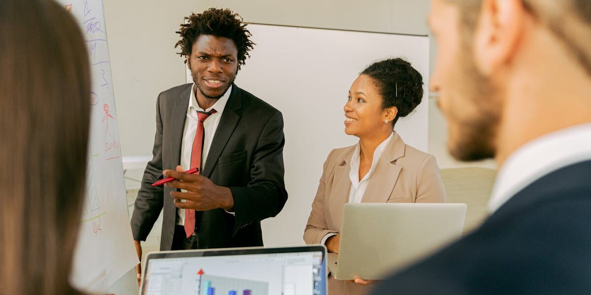découvrez les clés d'une communication efficace pour améliorer vos relations personnelles et professionnelles. apprenez des techniques éprouvées pour transmettre vos idées clairement et écouter activement.