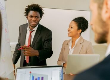 découvrez les clés d'une communication efficace pour améliorer vos relations personnelles et professionnelles. apprenez des techniques éprouvées pour transmettre vos idées clairement et écouter activement.