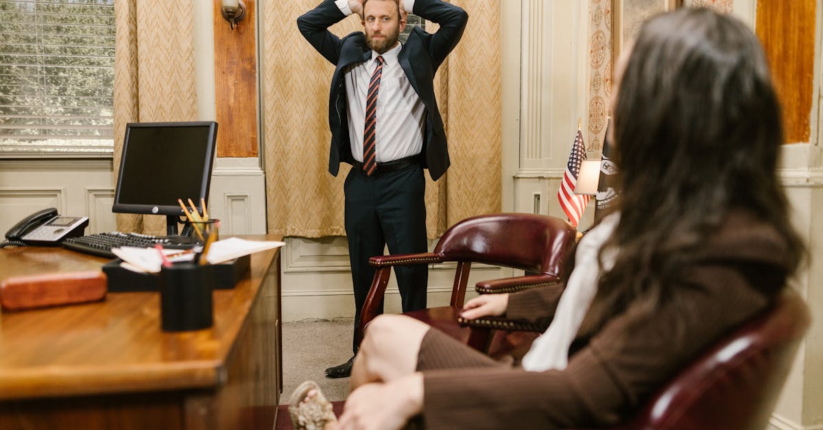 découvrez comment un avocat en droit du travail peut vous aider à résoudre vos problèmes professionnels, protéger vos droits et naviguer dans les litiges au travail. obtenez des conseils experts et un accompagnement personnalisé pour faire face aux défis liés à l'emploi.
