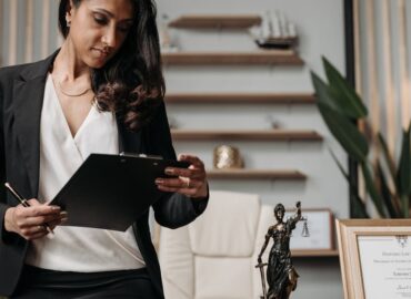 découvrez comment un avocat spécialisé en droit du travail peut vous accompagner dans vos dossiers liés à l'emploi, que ce soit pour des litiges, des conseils juridiques ou des négociations. bénéficiez d'une expertise pour protéger vos droits au travail.