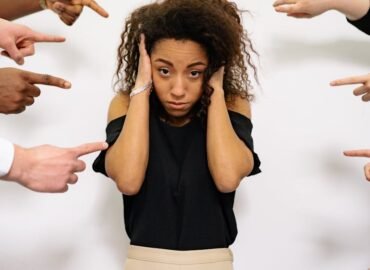 découvrez comment se défendre contre les accusations mensongères et protéger vos droits. notre guide vous offre des conseils pratiques, des stratégies juridiques et des ressources essentielles pour faire face à une fausse accusation.