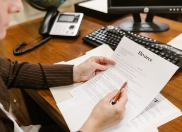 découvrez tout ce qu'il faut savoir sur le tribunal des affaires familiales : procédures, droit de la famille, garde d'enfants et médiation. obtenez des conseils juridiques pour naviguer dans les conflits familiaux.