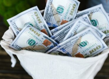 découvrez tout ce qu'il faut savoir sur les dépôts bancaires : types de comptes, taux d'intérêt, sécurité des fonds et conseils pour optimiser vos économies. informez-vous sur les meilleures options pour gérer votre argent avec efficacité.