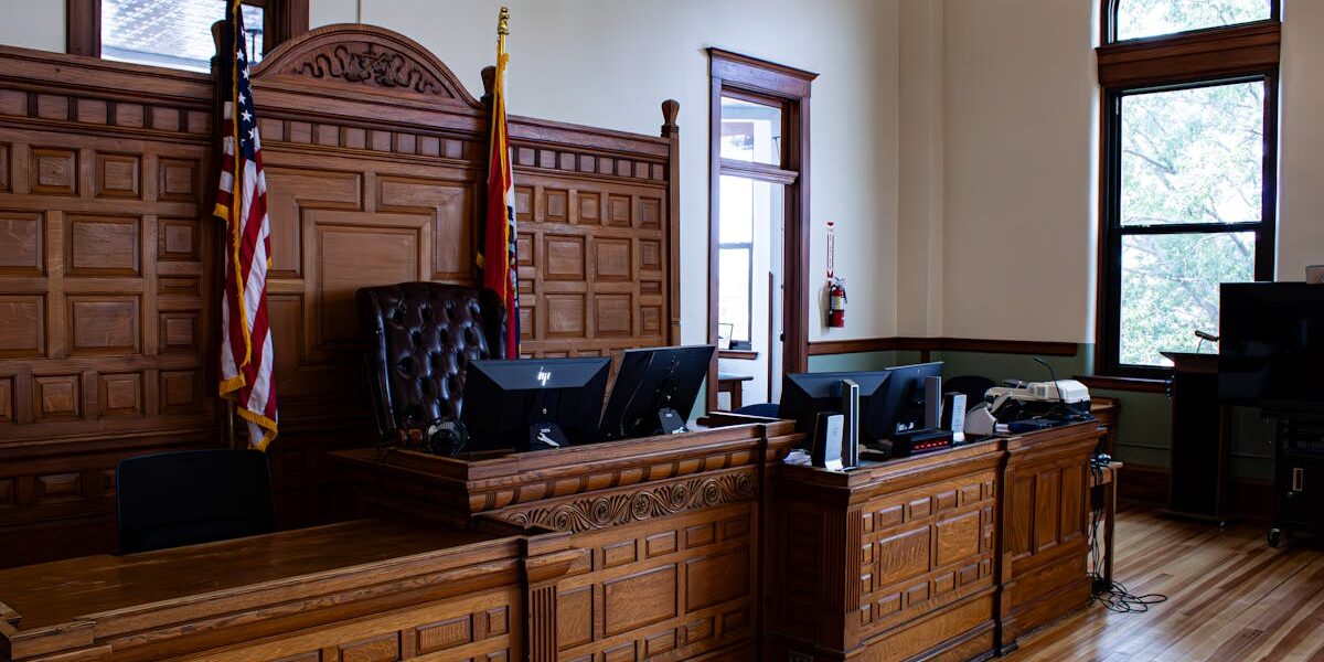 assistez à une audience judiciaire pour comprendre les procédures légales en cours. découvrez les enjeux et les implications d'une audience de cour, ainsi que nos conseils pour vous préparer efficacement.
