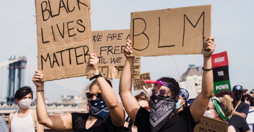 découvrez les enjeux de la discrimination, ses impacts sur la société et les différentes formes qu'elle peut prendre. explorez les moyens de combat contre cette injustice et les initiatives visant à promouvoir l'égalité.