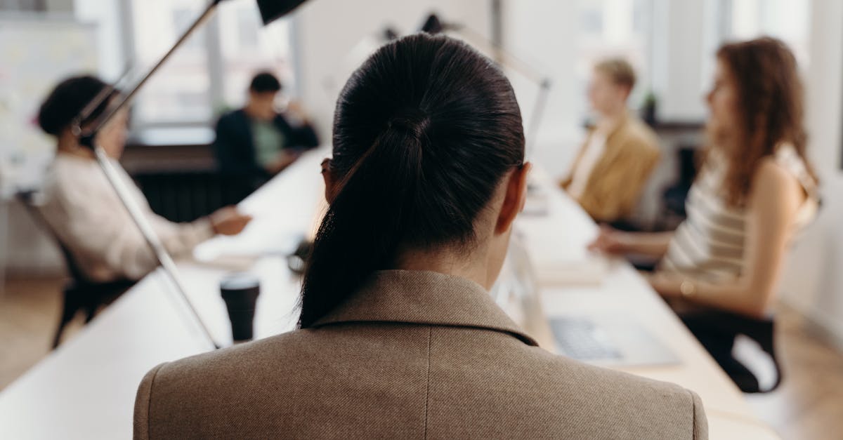 découvrez tout ce qu'il faut savoir sur la procédure de réclamation auprès du tribunal du travail en france. obtenez des conseils pratiques pour préparer votre dossier, comprendre vos droits et maximiser vos chances de succès dans votre démarche.