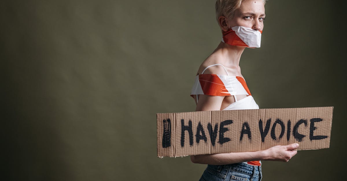 découvrez les droits voisins, une protection juridique essentielle pour les artistes et les producteurs de contenus. apprenez comment ces droits préservent la valeur de la création artistique et garantissent une juste rémunération des créateurs dans le paysage numérique.