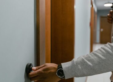 découvrez tout ce que vous devez savoir sur la résidence permanente : critères, avantages, démarches à suivre et conseils pour réussir votre installation à long terme dans votre pays d'accueil.