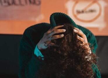 découvrez les caractéristiques et les conséquences de l'abus psychologique, une forme insidieuse de manipulation qui peut affecter profondément la santé mentale des victimes. apprenez à identifier les signes, à comprendre son impact et à trouver des ressources pour se libérer de cette violence invisible.