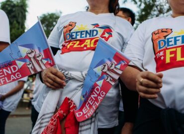 découvrez le rôle essentiel des défenseurs publics, ces avocats chargés de garantir le droit à un procès équitable et d'assurer la défense des personnes sans ressources. apprenez-en plus sur leurs missions, défis et l'importance de leur travail dans le système judiciaire.