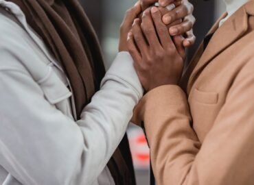découvrez les nuances et les enjeux du sexe en public dans notre article. explorez les aspects légaux, les motivations et les expériences vécues autour de cette pratique controversée, tout en respectant les limites du consentement et de la vie privée.