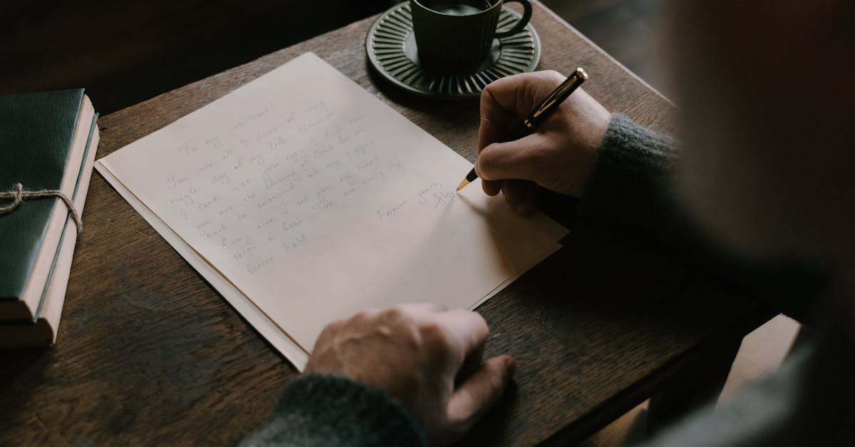 découvrez comment rédiger une lettre de démission efficace qui respecte les normes professionnelles et laisse une impression positive, tout en vous aidant à quitter votre emploi sur une note sereine.