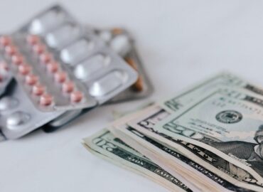 découvrez les coûts associés aux congés de maladie dans le milieu professionnel. explorez les impacts économiques sur les entreprises et les solutions pour mieux gérer ces absences tout en préservant la santé des employés.