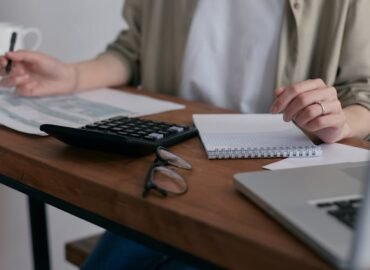 découvrez notre service d'avocat spécialisé en fiscalité pour vous accompagner dans la gestion de vos litiges fiscaux, l'optimisation de votre situation financière et la défense de vos droits face à l'administration fiscale.