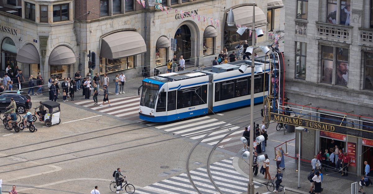 découvrez les enjeux du travail non déclaré, ses conséquences sur l'économie, les droits des travailleurs et les moyens de lutter contre ce phénomène. informez-vous sur les risques encourus et les solutions légales pour assurer un emploi régulier et sécurisé.