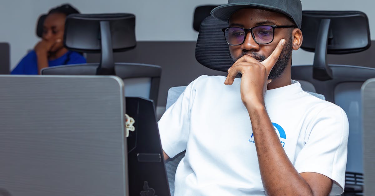 découvrez les enjeux et conséquences du travail non déclaré en france. informez-vous sur la législation, les risques pour les travailleurs et l'impact sur l'économie. agissez en toute conformité!