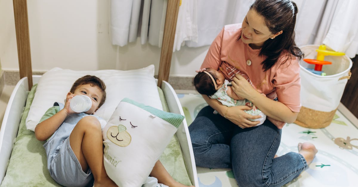 découvrez tout ce qu'il faut savoir sur le co-parenting : conseils pratiques, avantages, défis et astuces pour une coparentalité harmonieuse au service du bien-être de votre enfant.