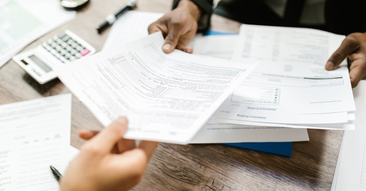 découvrez la signification du terme 'compensatory payment', ses usages en droit et en finance, ainsi que les situations où un paiement compensatoire s'applique.