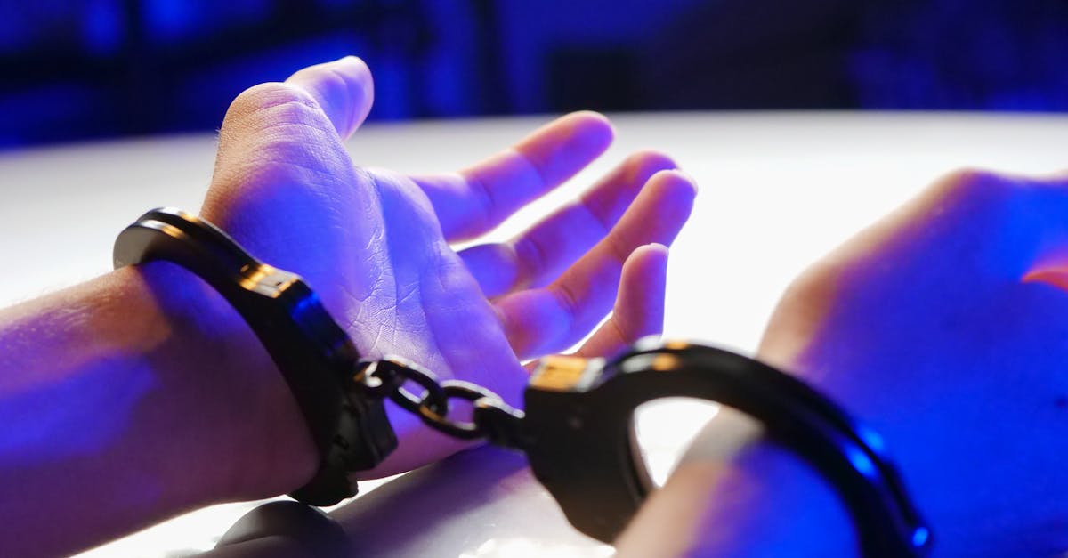 découvrez tout ce qu'il faut savoir sur les infractions pénales : définitions, exemples courants et procédures juridiques. informez-vous sur les conséquences et les étapes clés du traitement des délits et crimes en droit pénal français.